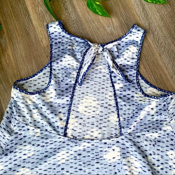Lou & Grey sleeveless blouse, cloud/sky pattern, size Medium - Picture 7 of 7